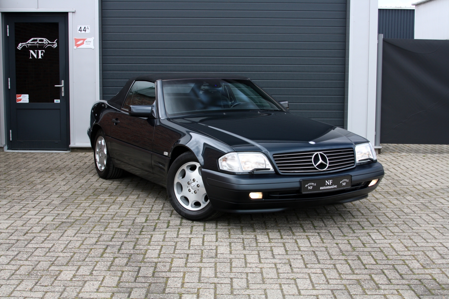 Mercedes-Benz-SL320-R129-1996-008.JPG