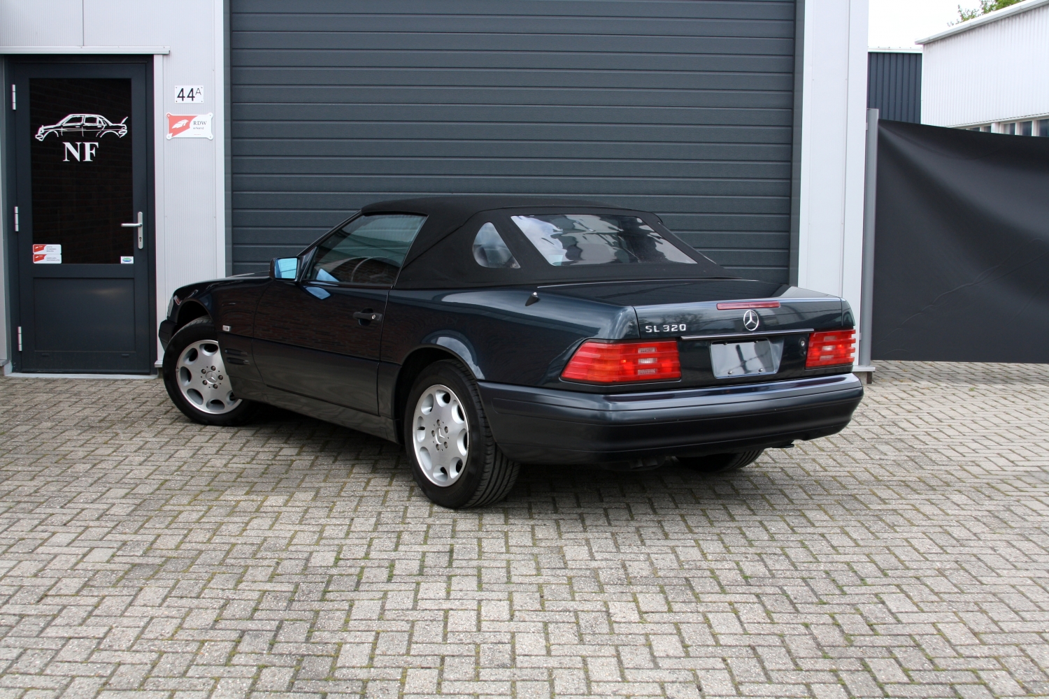 Mercedes-Benz-SL320-R129-1996-012.JPG