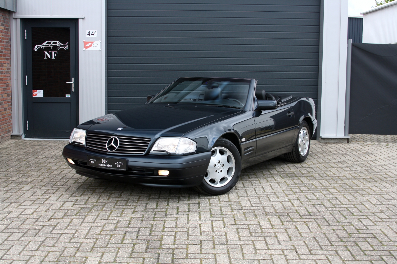 Mercedes-Benz-SL320-R129-1996-028.JPG