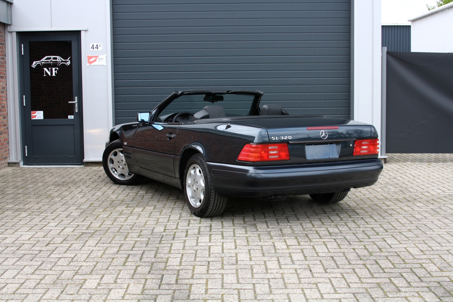 Mercedes-Benz-SL320-R129-1996-032.JPG