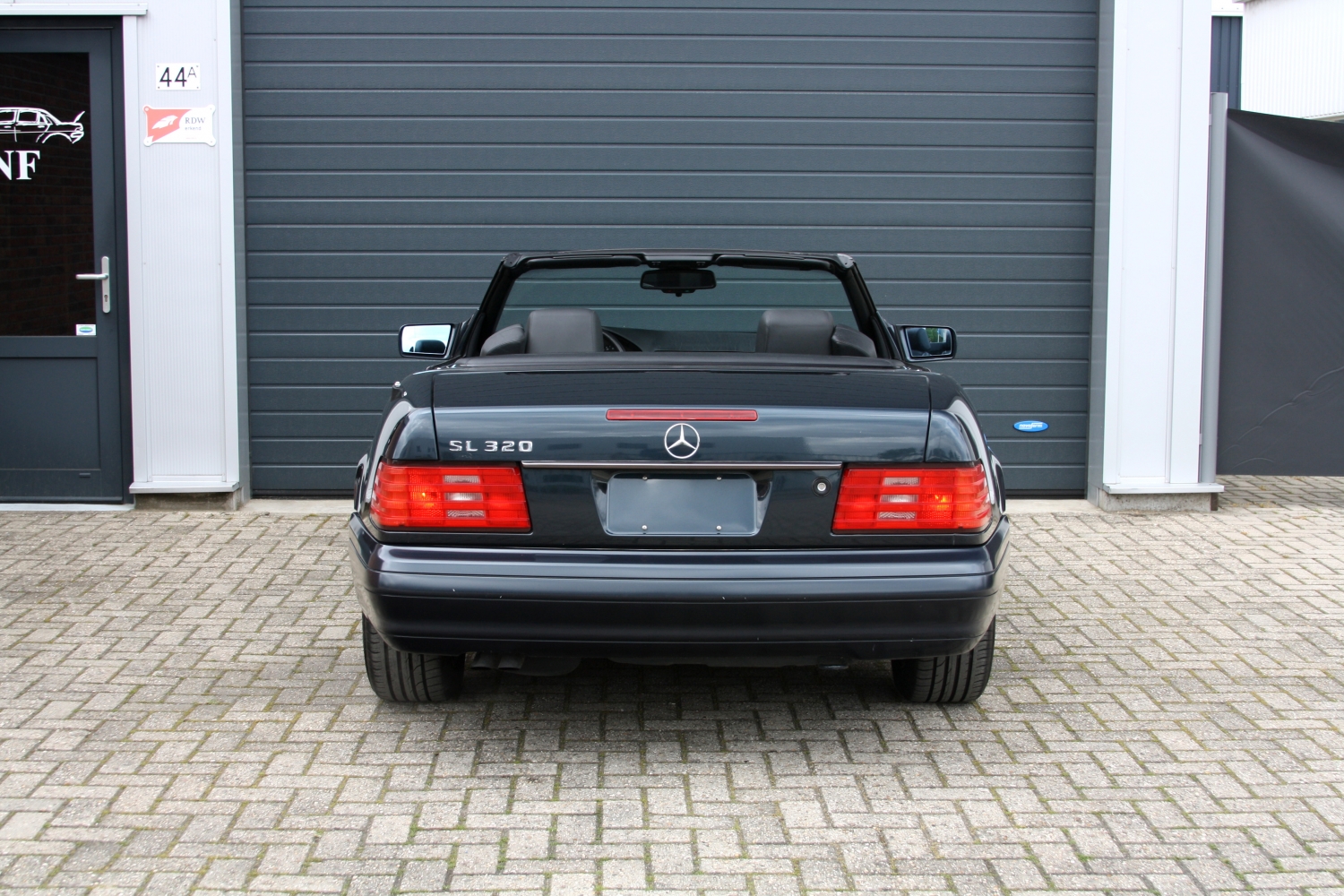 Mercedes-Benz-SL320-R129-1996-040.JPG