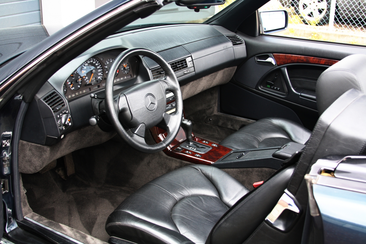 Mercedes-Benz-SL320-R129-1996-050.JPG