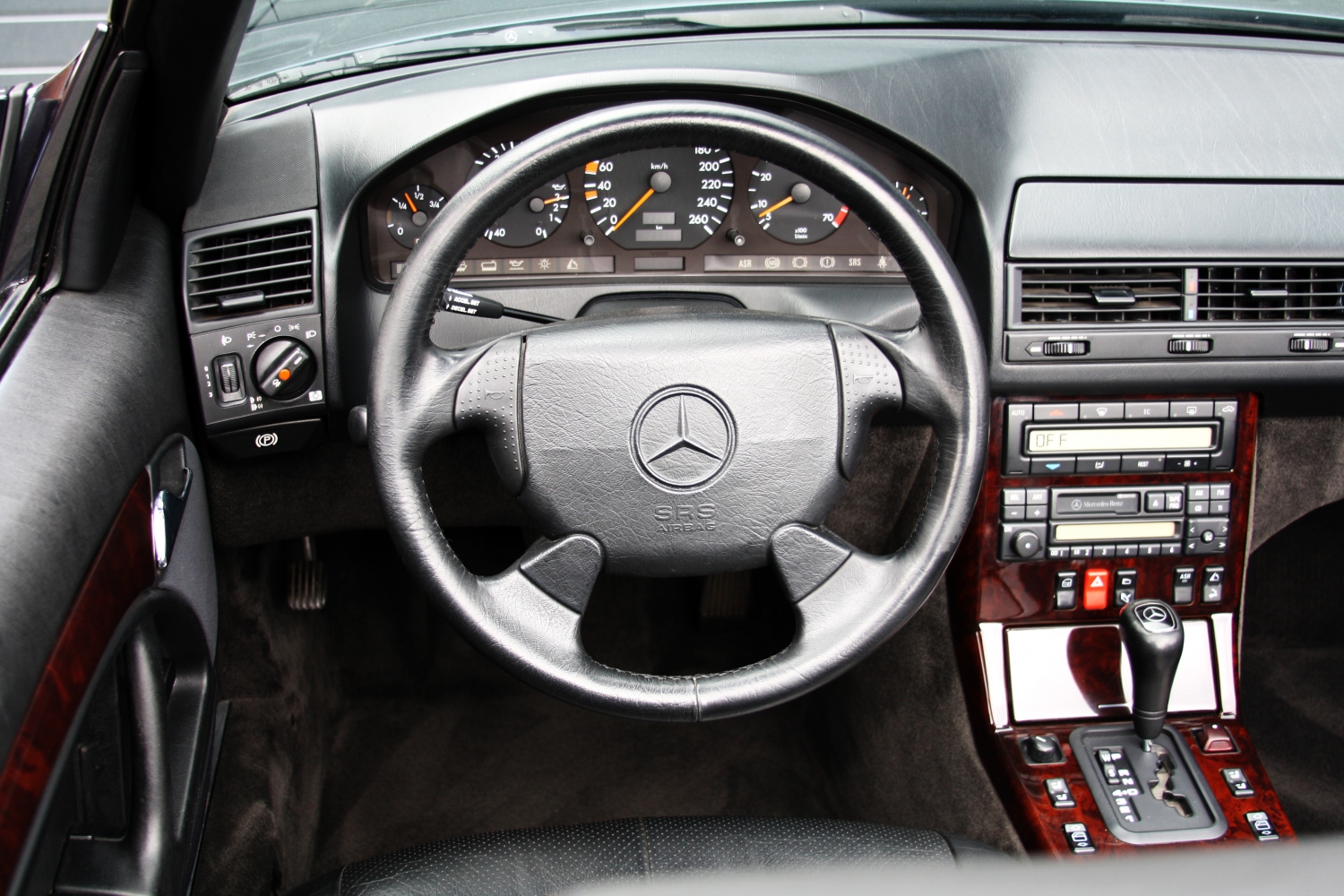 Mercedes-Benz-SL320-R129-1996-087.JPG