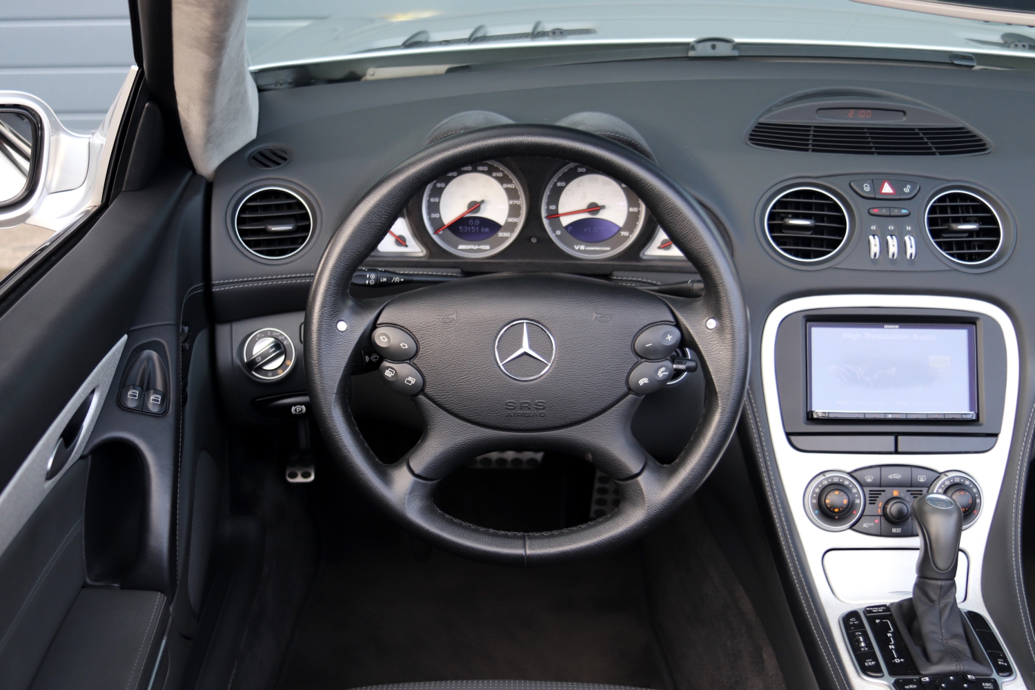 Mercedes-Benz-SL55-AMG-R230-2003-GP977Z-024.JPG