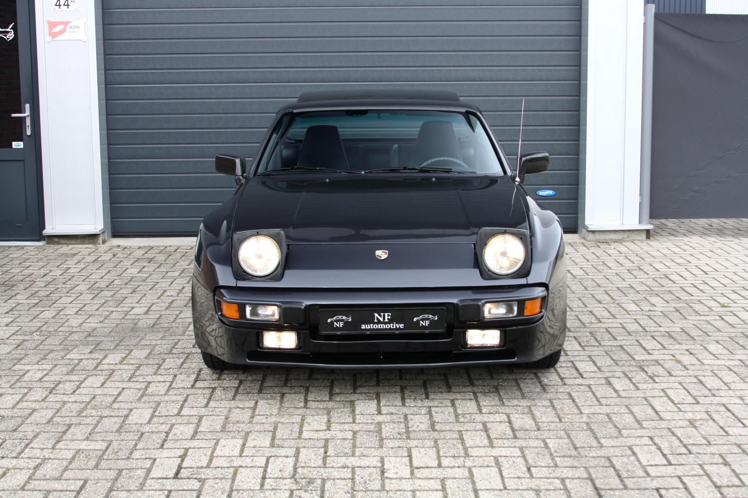 Porsche-944-1983-002.JPG