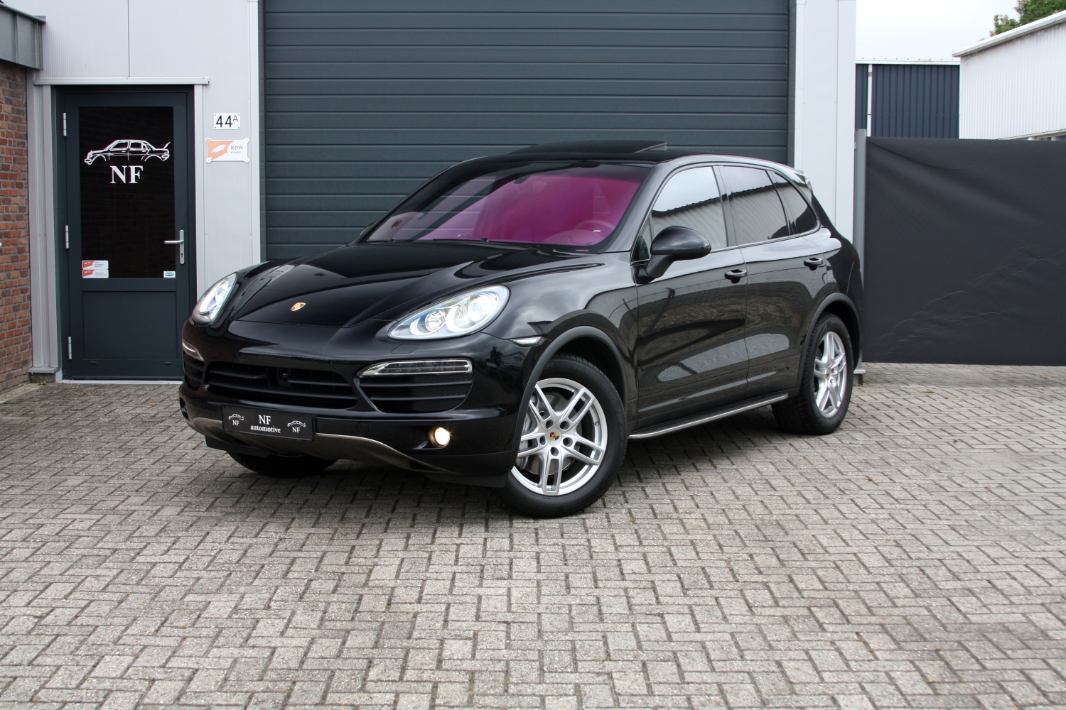 Porsche-Cayenne-S-2011-47SLH8-009.JPG