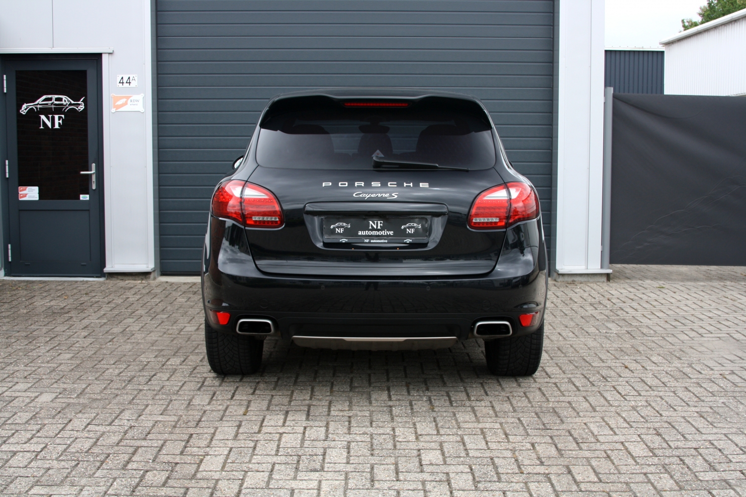 Porsche-Cayenne-S-2011-47SLH8-017.JPG