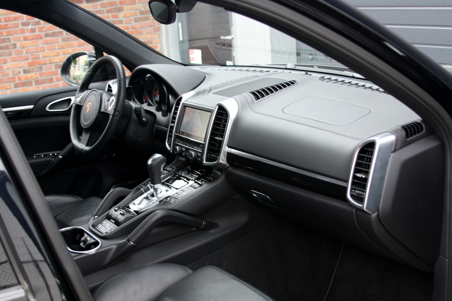 Porsche-Cayenne-S-2011-47SLH8-030.JPG