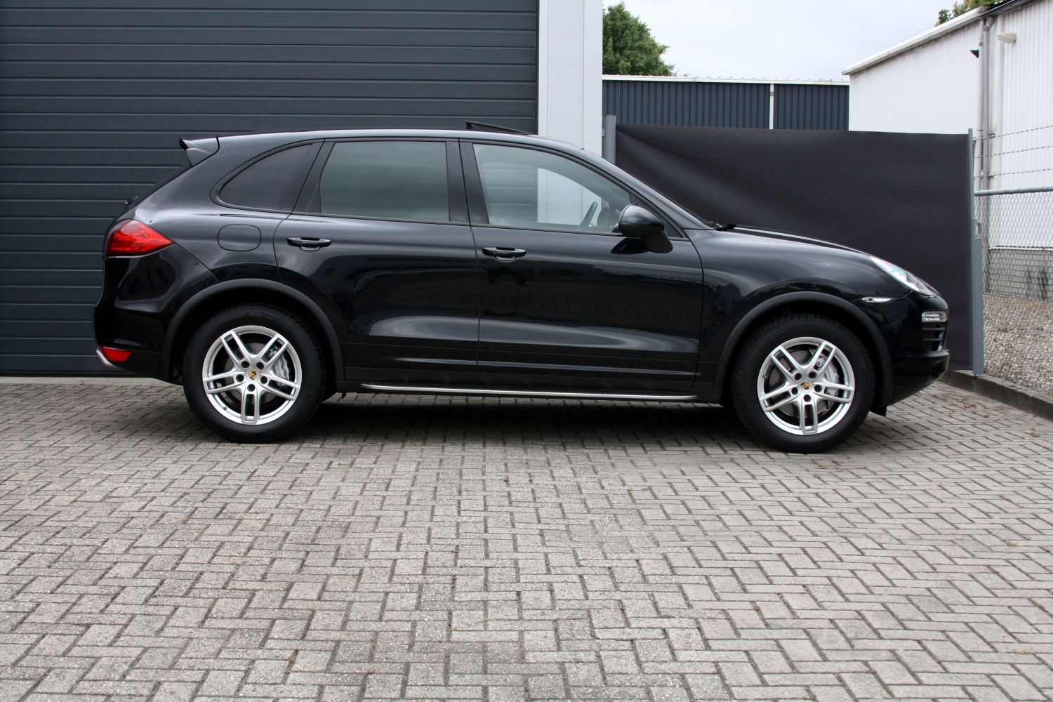 Porsche-Cayenne-S-2011-47SLH8-054.JPG