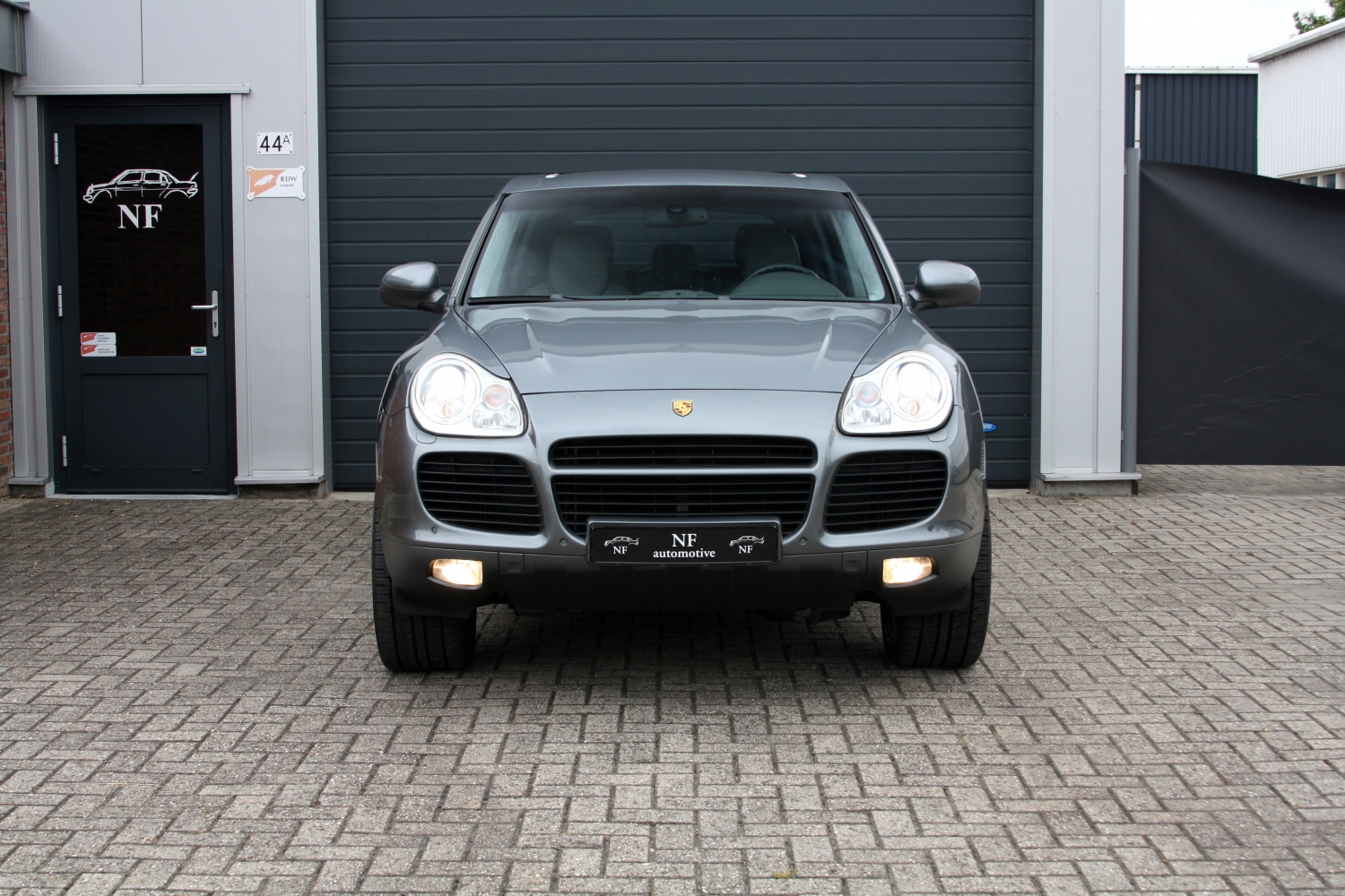 Porsche-Cayenne-Turbo-2004-80JFK7-002.JPG