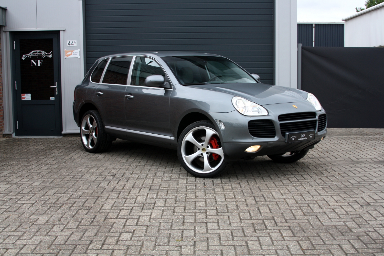 Porsche-Cayenne-Turbo-2004-80JFK7-012.JPG