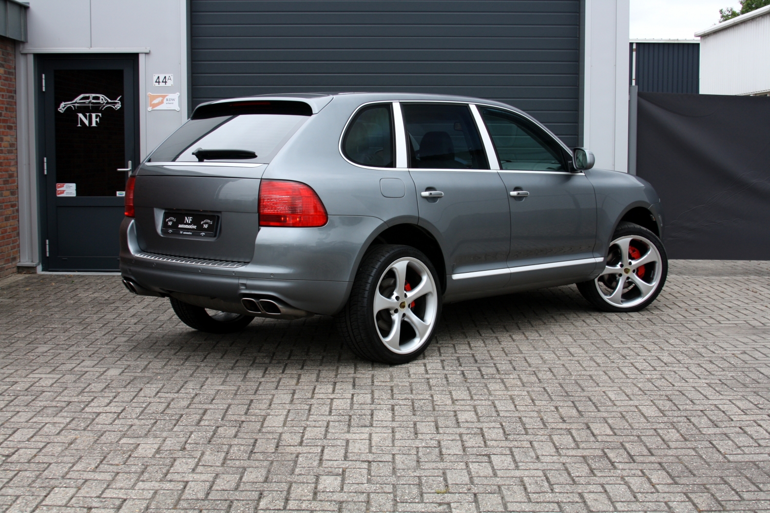 Porsche-Cayenne-Turbo-2004-80JFK7-020.JPG