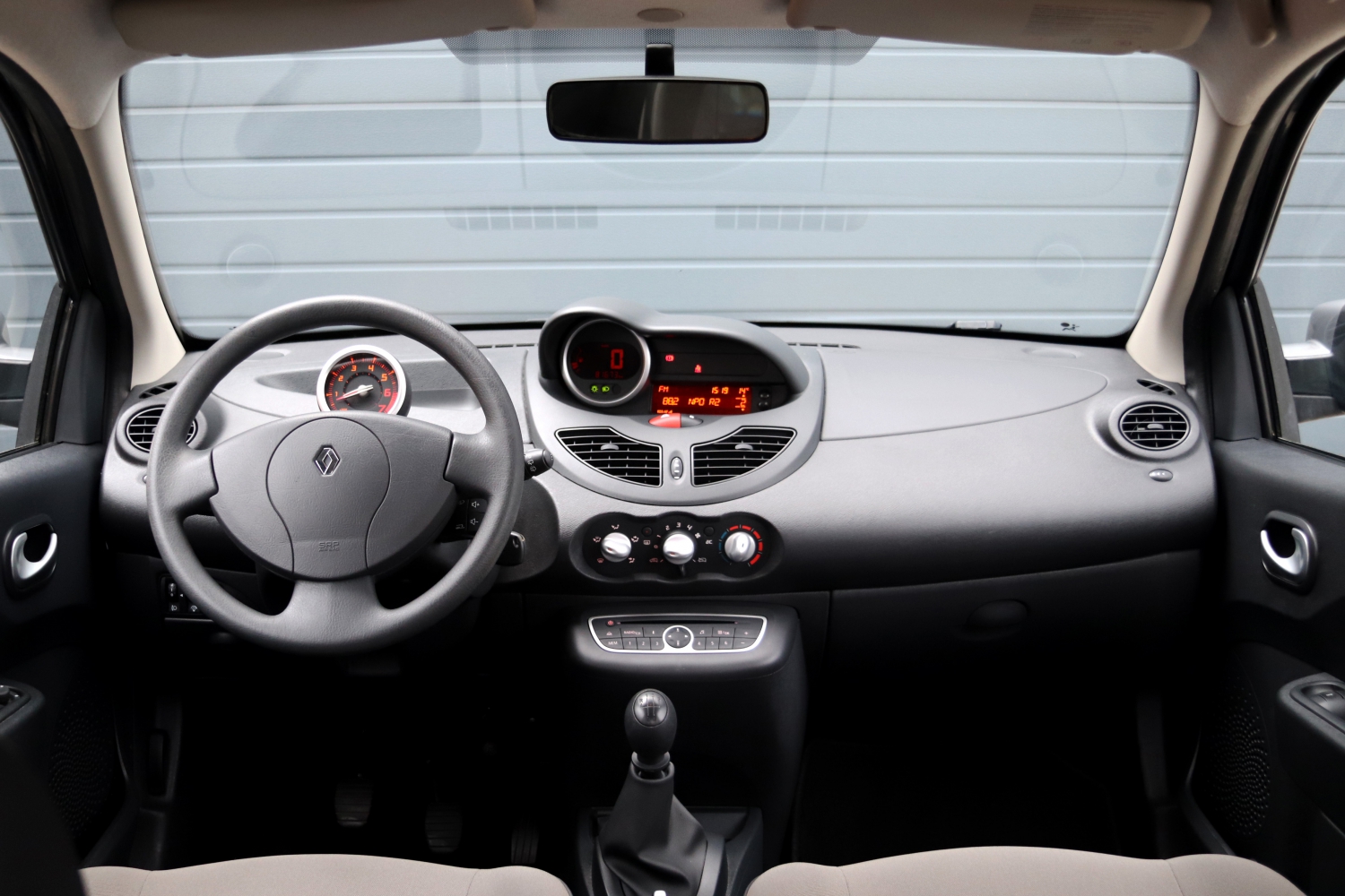 Renault-Twingo-00RBX7-007.JPG