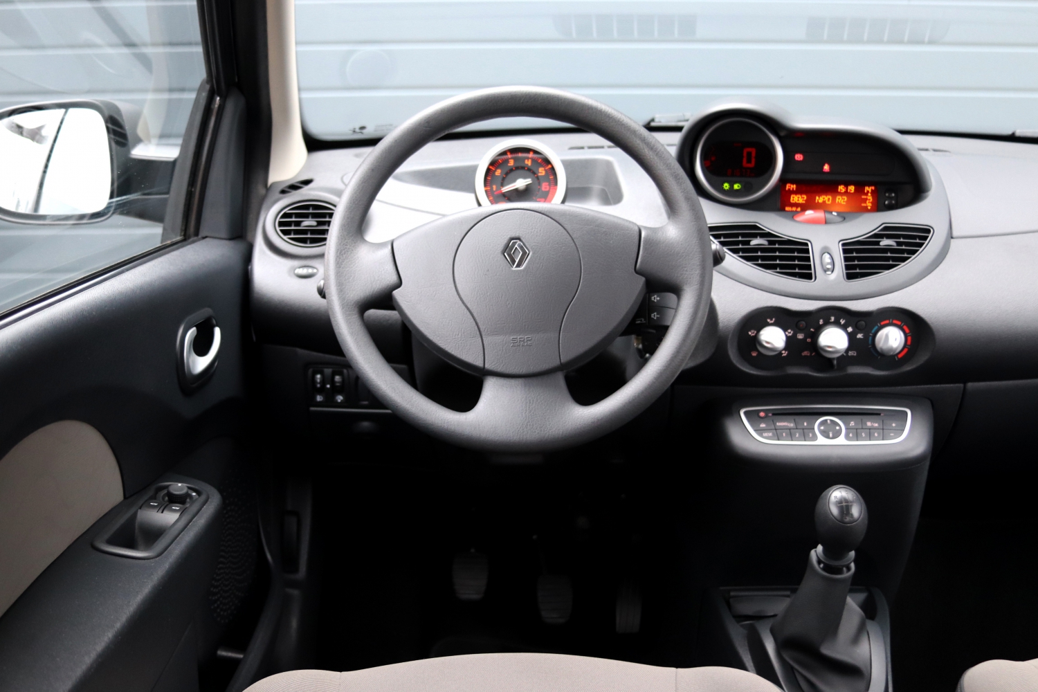 Renault-Twingo-00RBX7-008.JPG