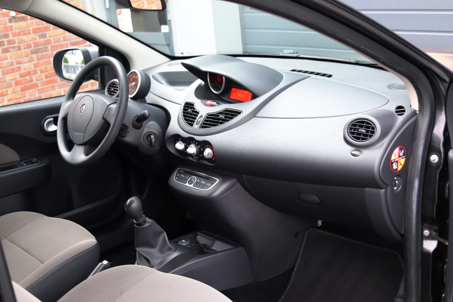 Renault-Twingo-00RBX7-009.JPG