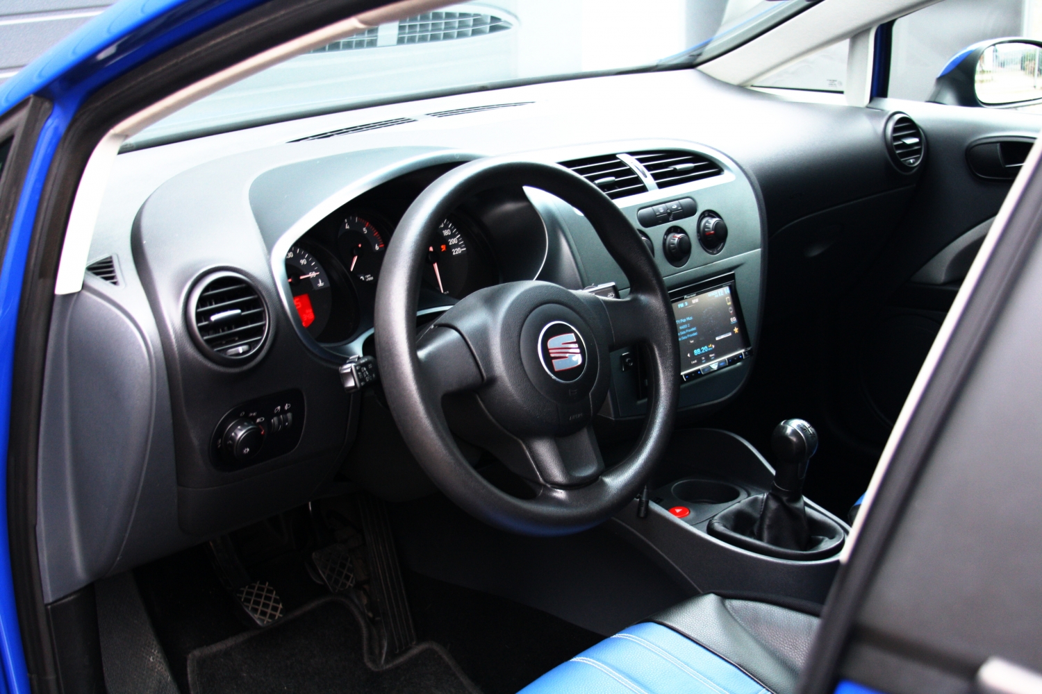 Seat-Leon-19TDI-2006-020.JPG