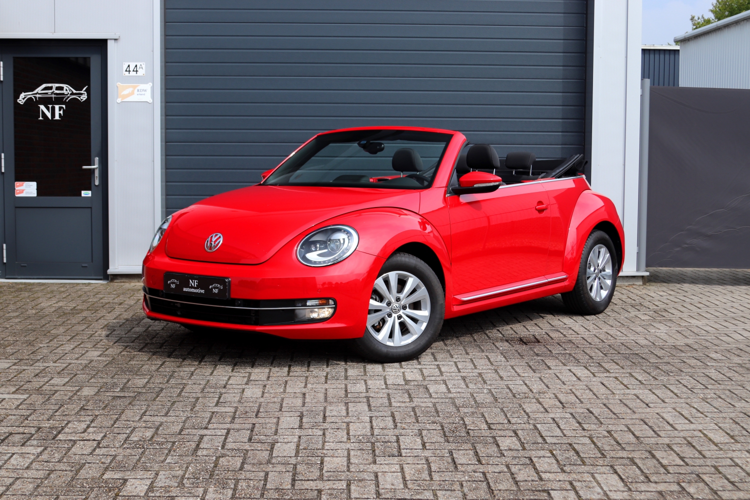 Volkswagen-Beetle-Cabriolet-1.2TSI-2016-HX582V-001.JPG