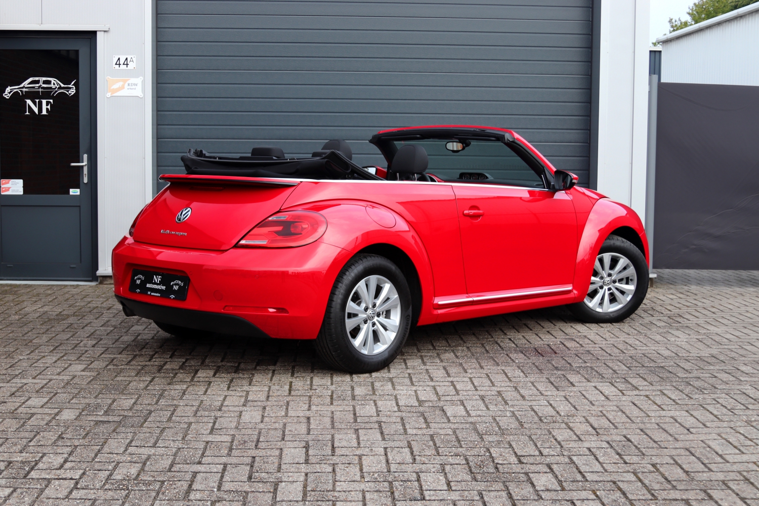 Volkswagen-Beetle-Cabriolet-1.2TSI-2016-HX582V-002.JPG