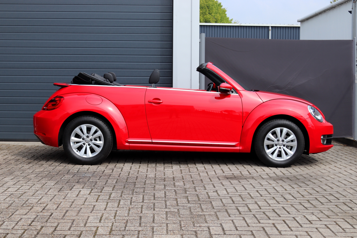 Volkswagen-Beetle-Cabriolet-1.2TSI-2016-HX582V-005.JPG