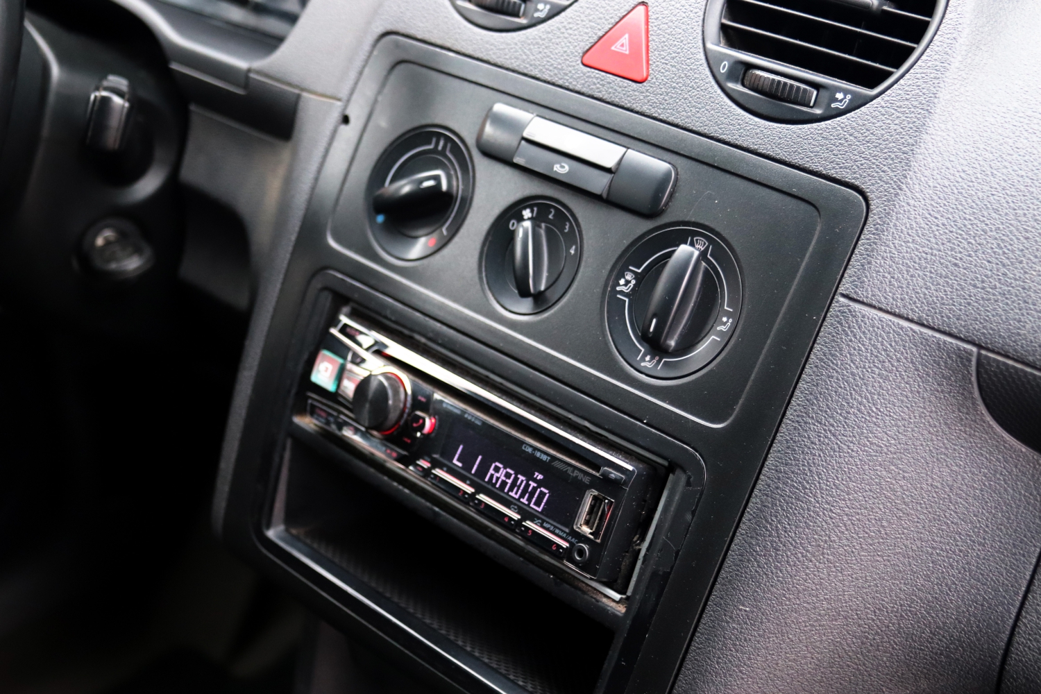 Volkswagen-Caddy-19TDI-2004-33BPRR-013.JPG