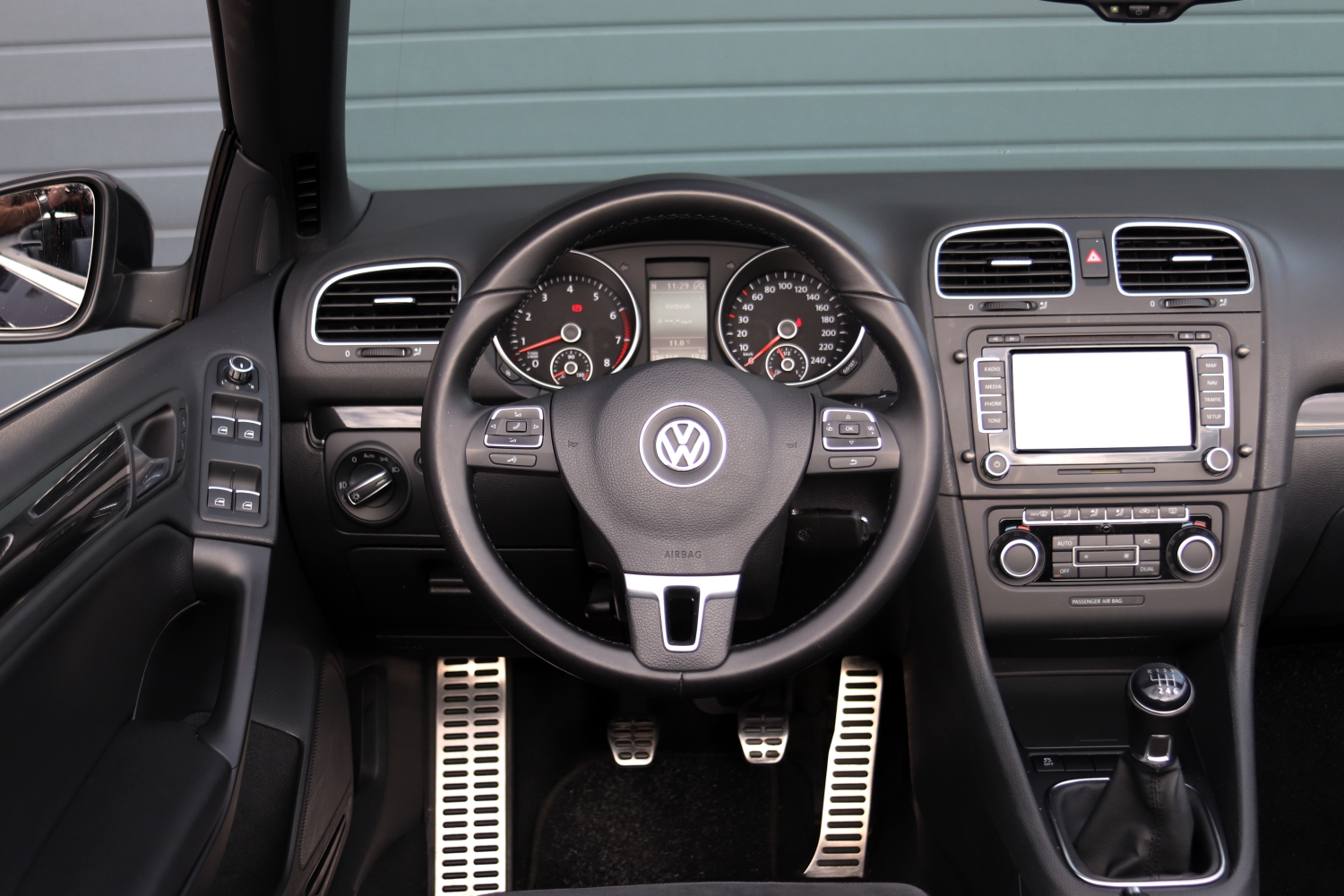 Volkswagen-Golf-Cabriolet-VI-12TSI-2011-63RVG4-024.JPG