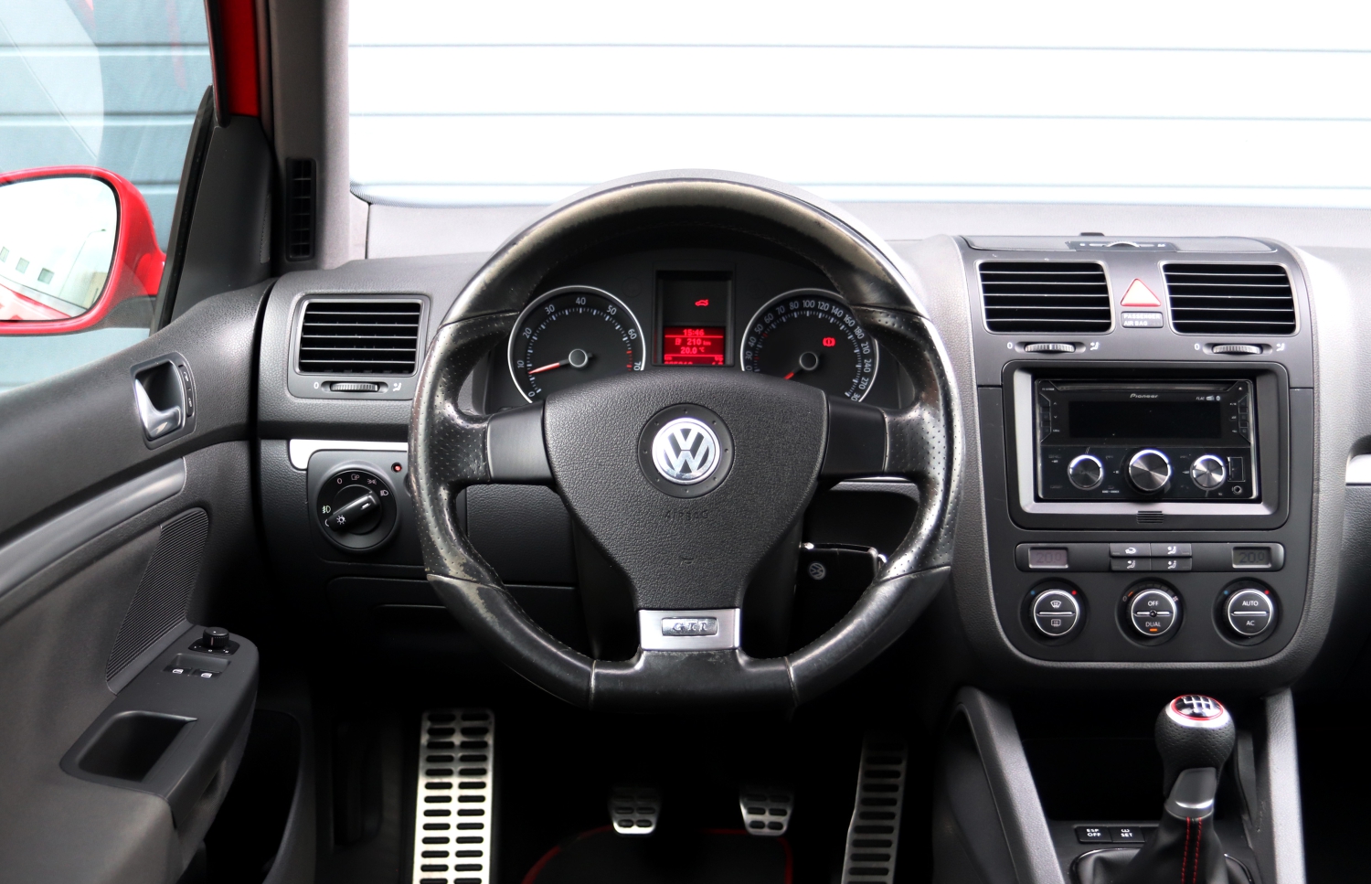 Volkswagen-Golf-V-GTI-2007-99XZNF-009.JPG