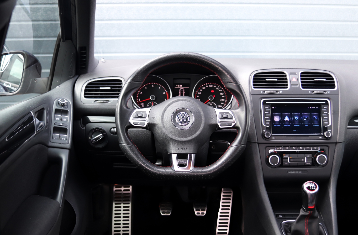 Volkswagen-Golf-VI-GTI-2011-14RJT4-029.JPG