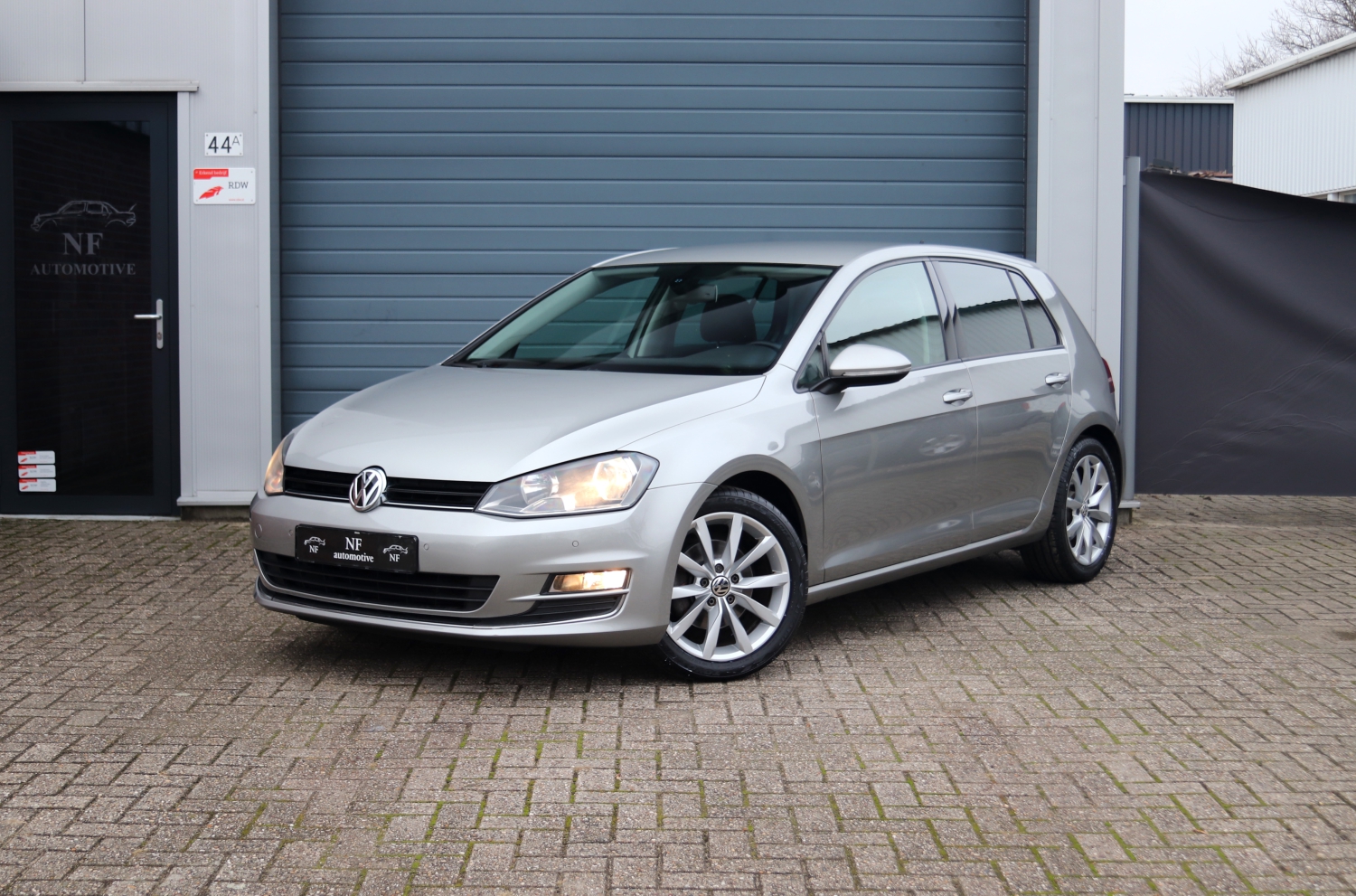 Volkswagen-Golf-VII-14TSI-2013-3SPD76-001.JPG