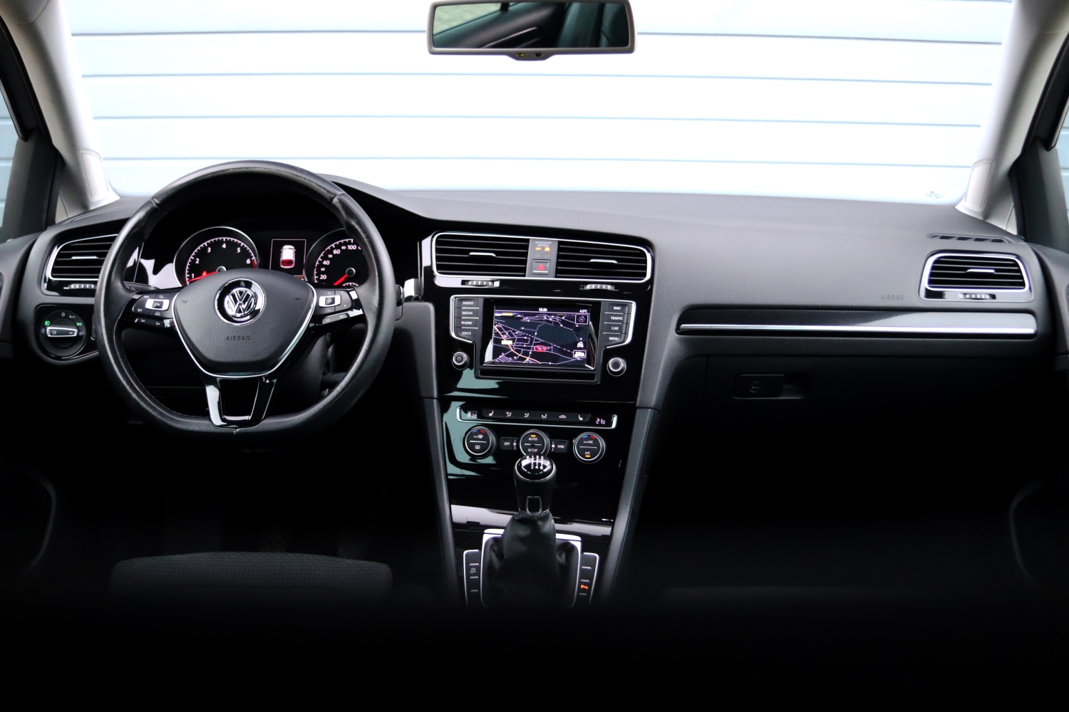 Volkswagen-Golf-VII-14TSI-2013-3SPD76-025.JPG