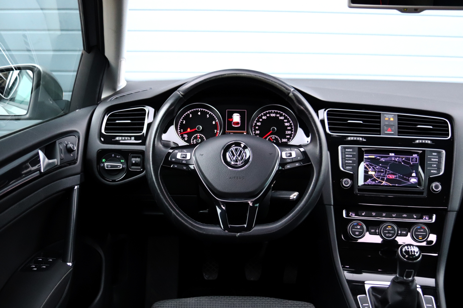 Volkswagen-Golf-VII-14TSI-2013-3SPD76-029.JPG