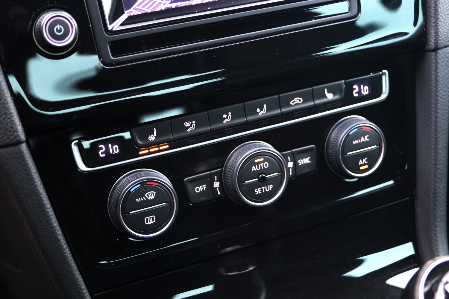 Volkswagen-Golf-VII-14TSI-2013-3SPD76-054.JPG