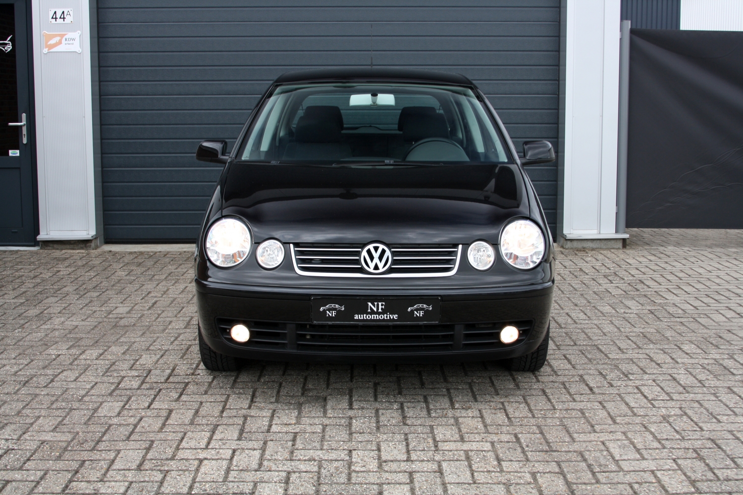 Volkswagen-Polo-14-16v-2003-002.JPG