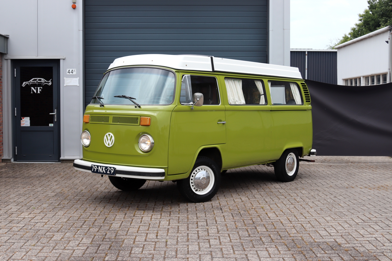 Volkswagen-T2-Westfalia-1976-79NX29-007.JPG