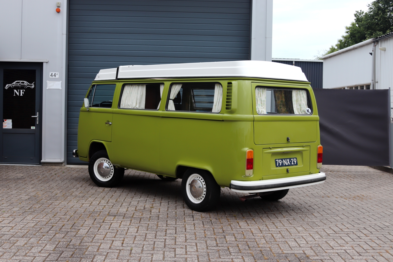 Volkswagen-T2-Westfalia-1976-79NX29-021.JPG