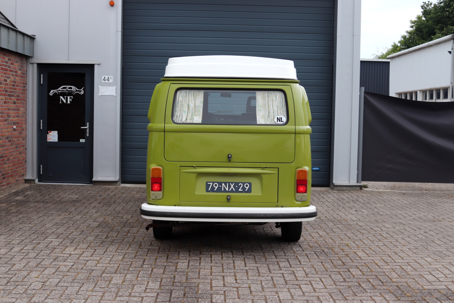 Volkswagen-T2-Westfalia-1976-79NX29-030.JPG