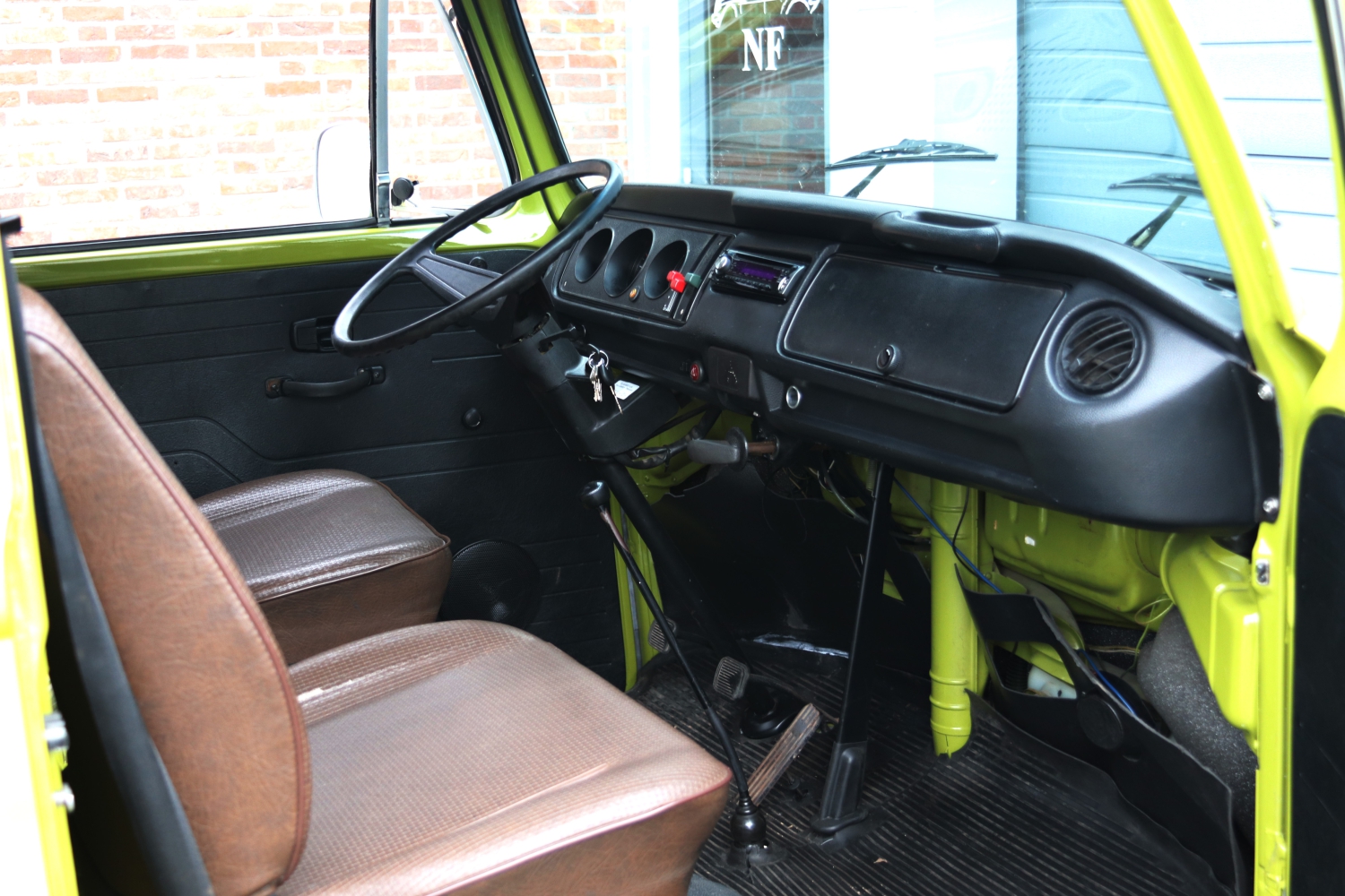 Volkswagen-T2-Westfalia-1976-79NX29-041.JPG