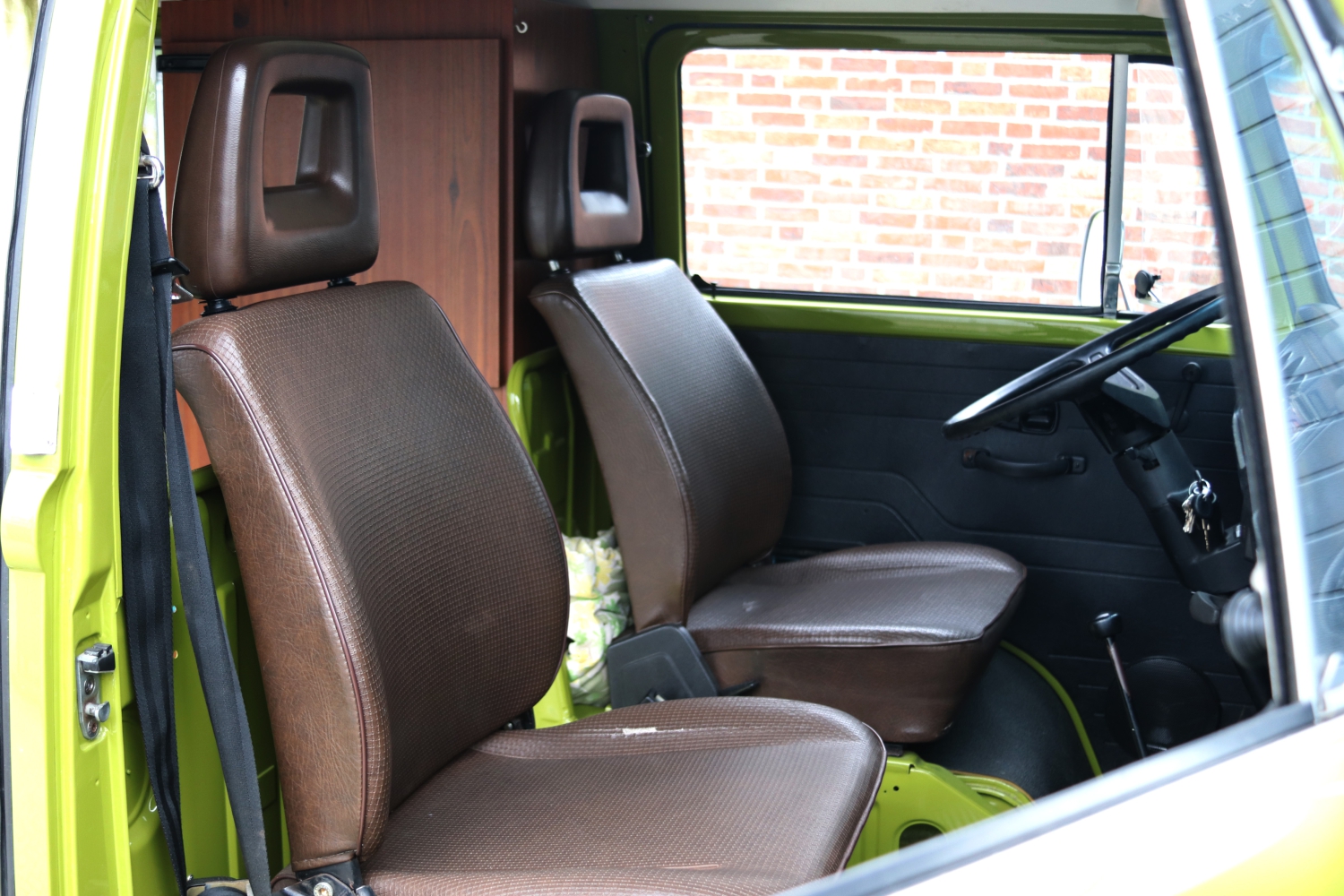 Volkswagen-T2-Westfalia-1976-79NX29-042.JPG