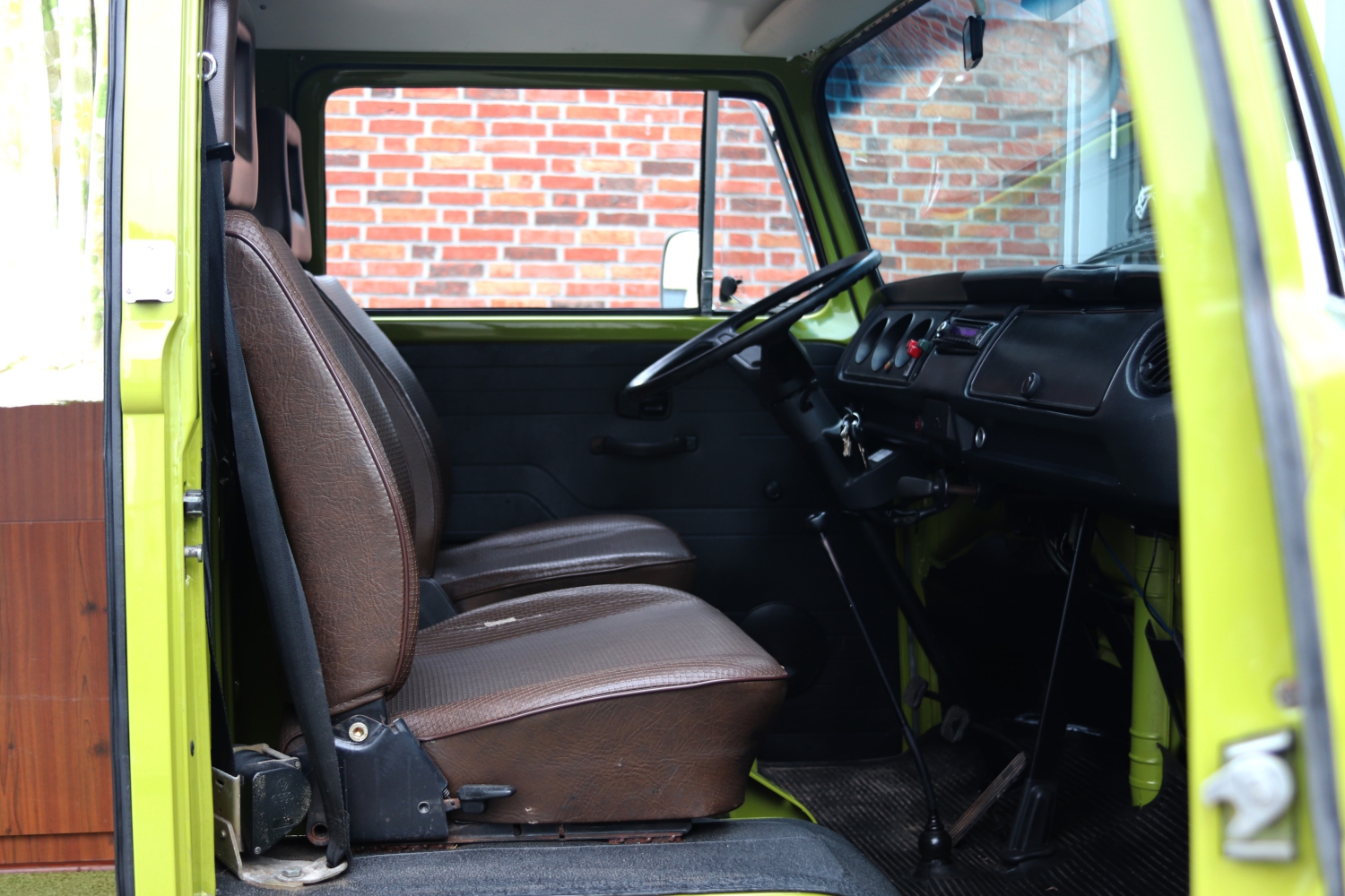 Volkswagen-T2-Westfalia-1976-79NX29-047.JPG