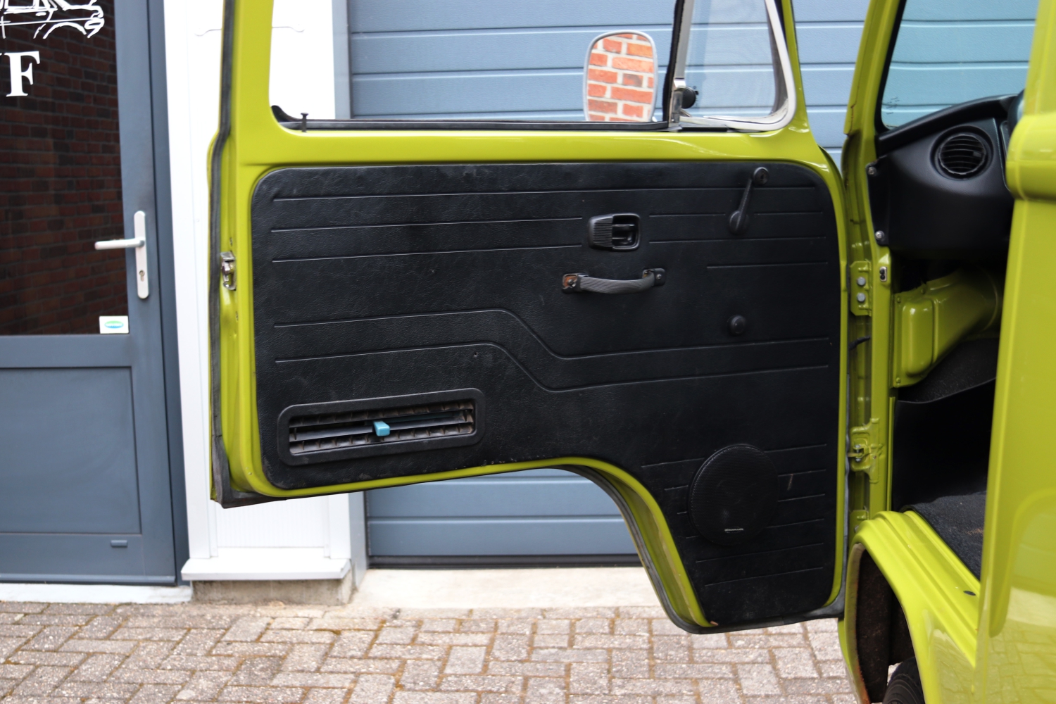 Volkswagen-T2-Westfalia-1976-79NX29-051.JPG