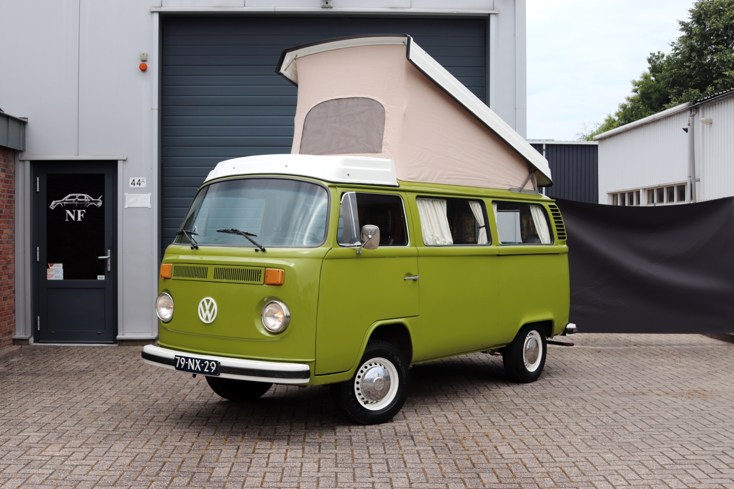 Volkswagen-T2-Westfalia-1976-79NX29-063.JPG