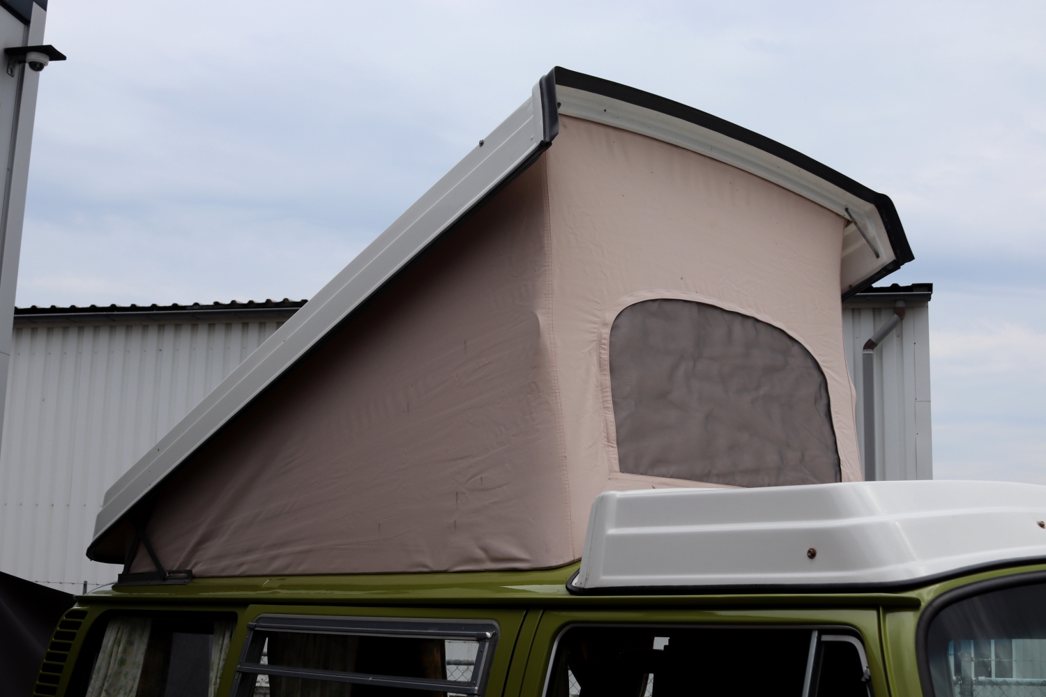 Volkswagen-T2-Westfalia-1976-79NX29-066.JPG