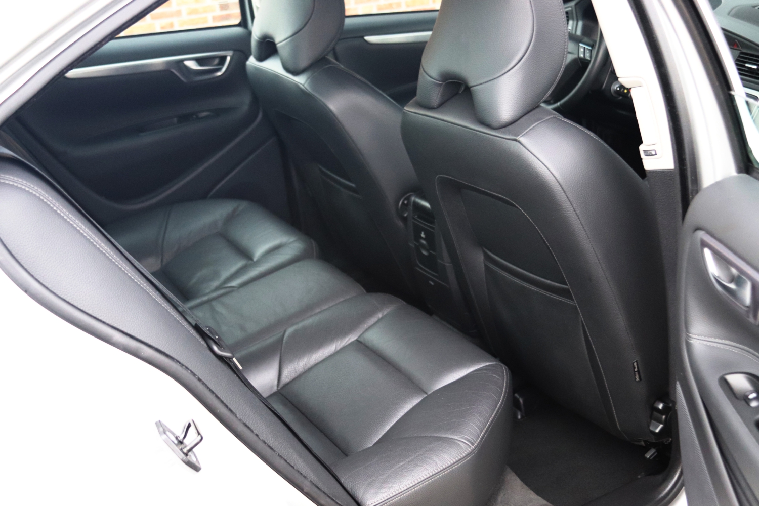 Volvo-S60-25T-2007-N346DB-040.JPG