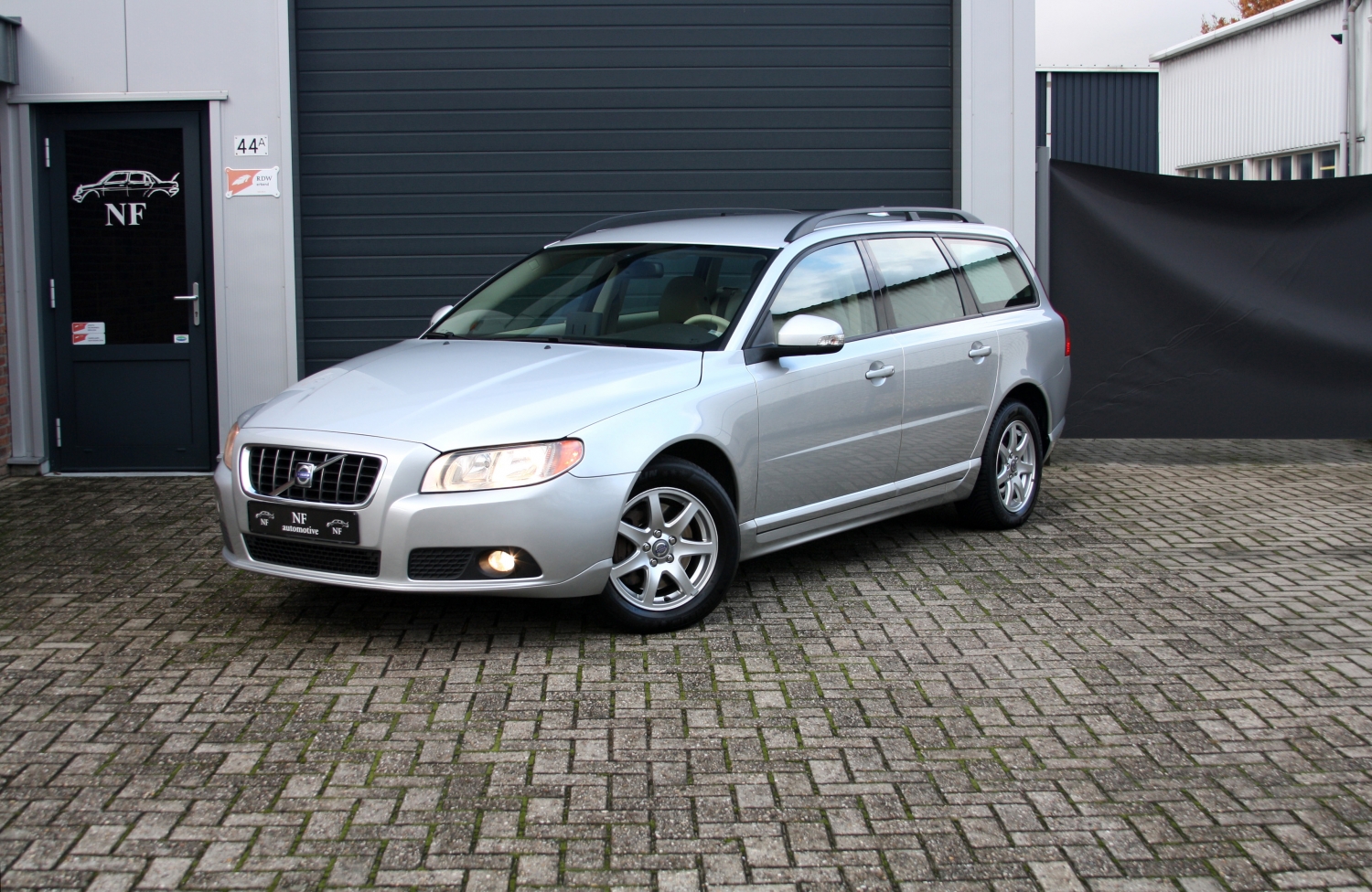 Volvo-V70-2.4D-2008-002.JPG