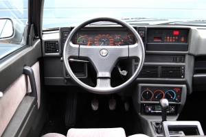 NF Automotive Alfa-Romeo-75-20TS-1987-RY42FV-034.JPG