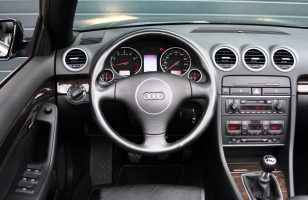 NF Automotive Audi-A4-Cabriolet-3.0-2003-061.JPG