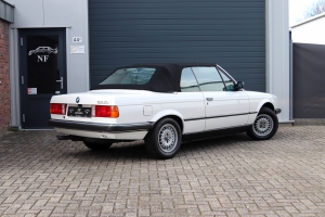 NF Automotive BMW-325i-Cabriolet-E30-1986-65RRT2-125.JPG