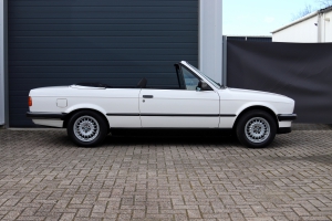 NF Automotive BMW-325i-Cabriolet-E30-1986-65RRT2-132.JPG