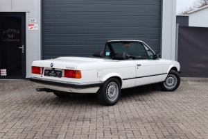 NF Automotive BMW-325i-E30-Cabriolet-65RRT2-2167-005.JPG