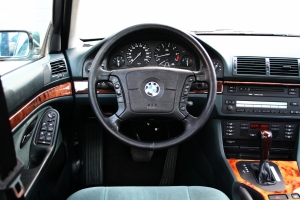 NF Automotive BMW-528i-Sedan-E39-1997-RBSSX54-007.JPG