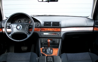 NF Automotive BMW-528i-Touring-E39-1998-007.JPG